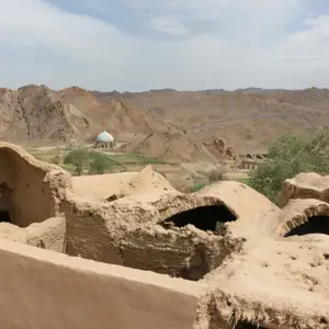 2017-04-18 - Kharanagh (mud village)